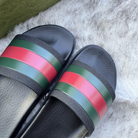 Gucci Black and Green Sandals with Iconic Design - Picture 2 of 6
